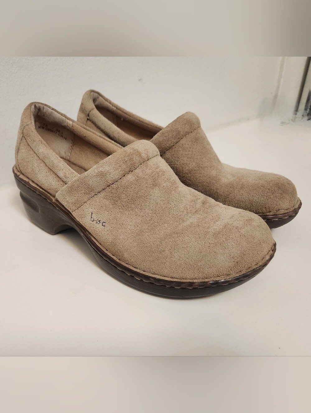 B.O.C. Beige Cream Suede Clogs Mules Size 7.5 / 38.5 EUC